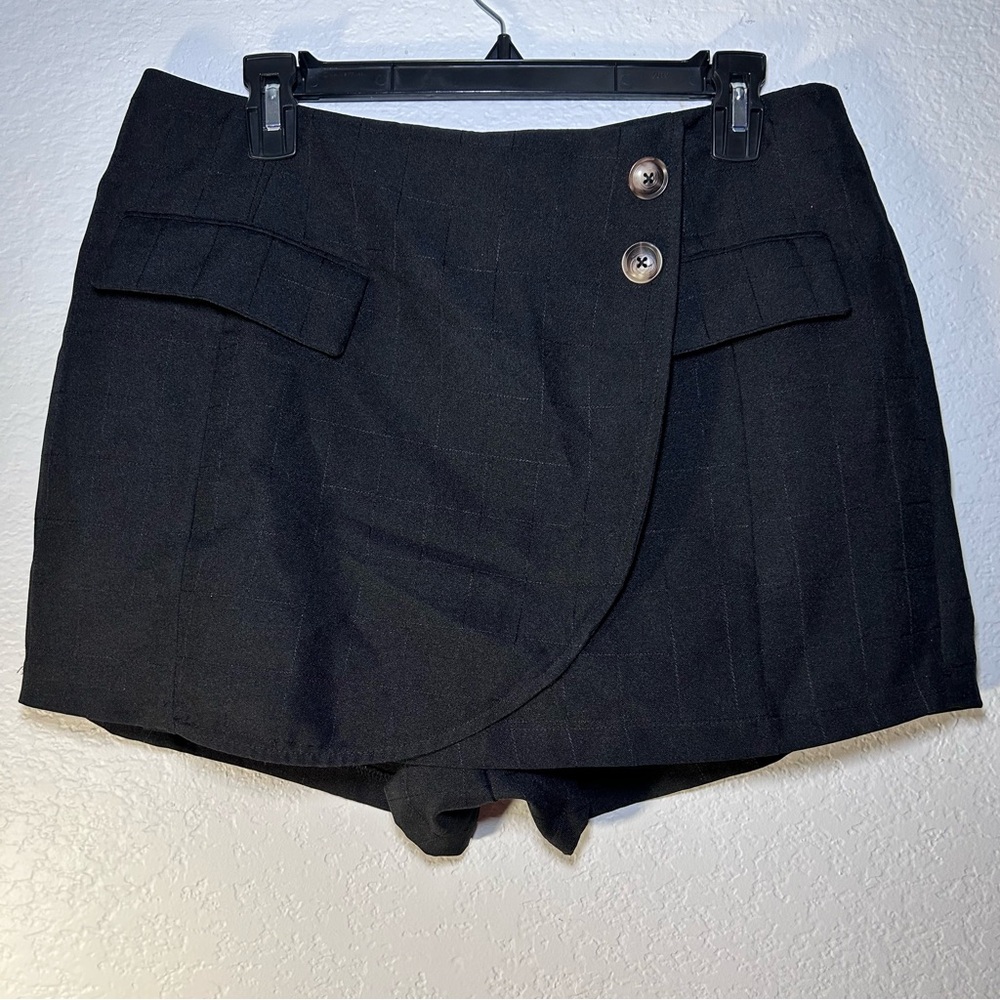 Milk & Honey Black Skort with Faux Pockets, Back Zip - Size L